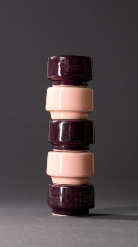 Zestaw ceramicznych świeczników do świeczek slim w różnych kolorach – nowoczesna dekoracja wnętrz - śliwkowe, różowe, błyszczące