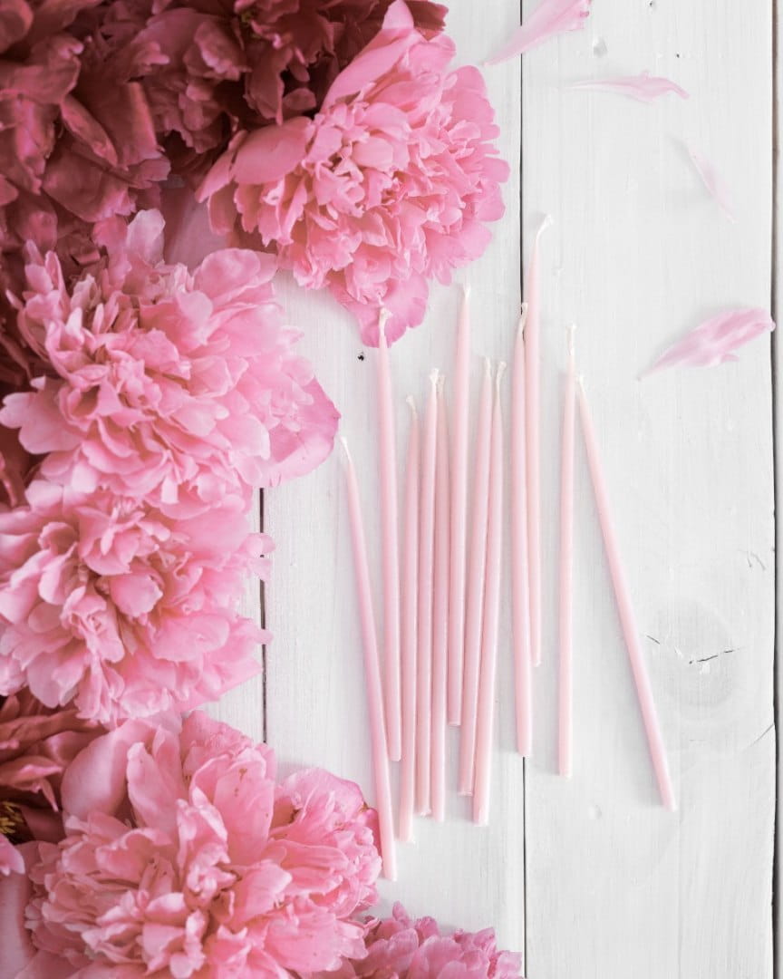 smukle-swiece-pszczele-standard-slim-jasny-roz-naturalne-dekoracyjne-tort-weselny