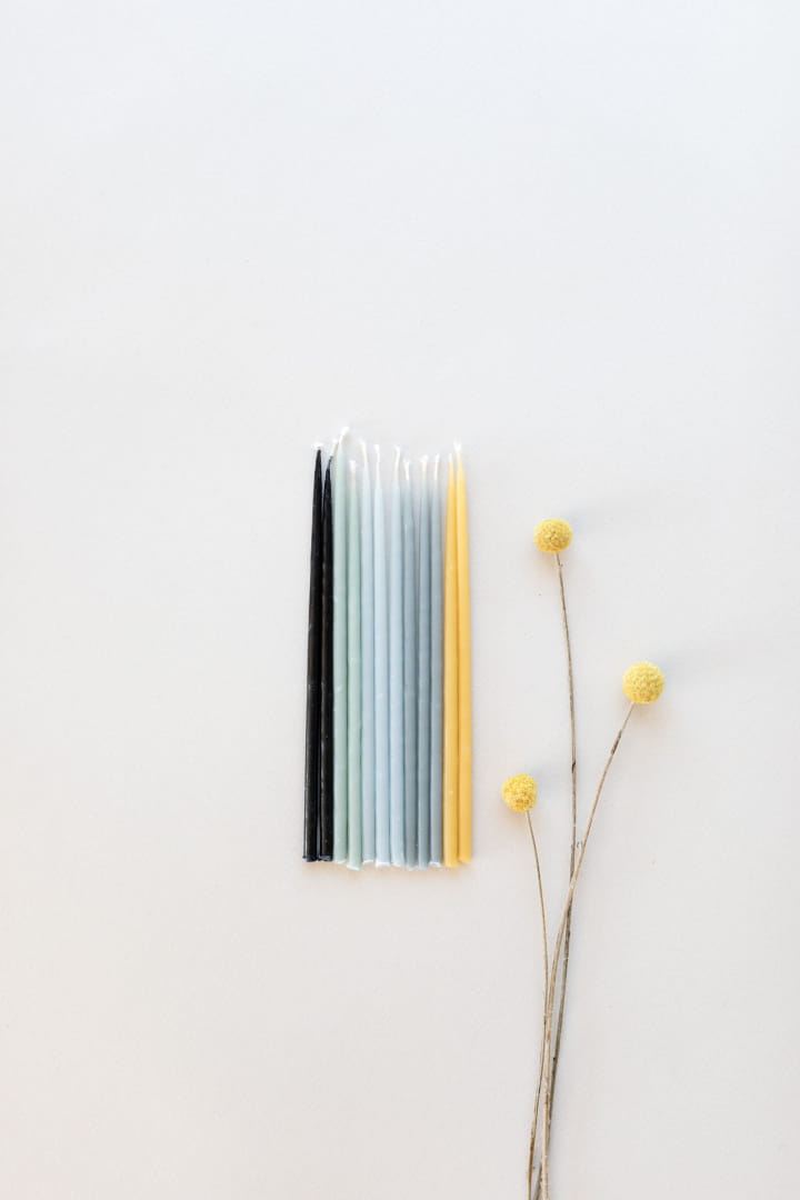 smukle-niebieskie-swiece-pszczele-standard-slim