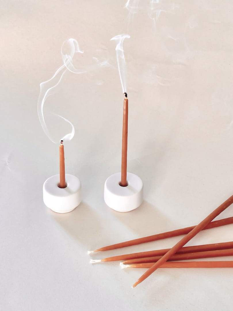 Ceramiczny świecznik "Wałeczek" do smukłych świeczek slim | KALAMU